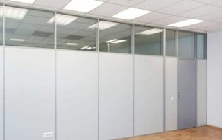 Biroja stikla starpsienas PVC