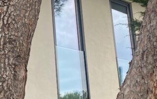 Professional installation of aluminium windows and balcony glazing in Nice – expert team from BGI ensuring perfect fit and finish