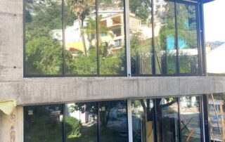 Elegant large-format aluminium windows with slim profiles – manufactured and fitted by BGI for a modern home in Nice style